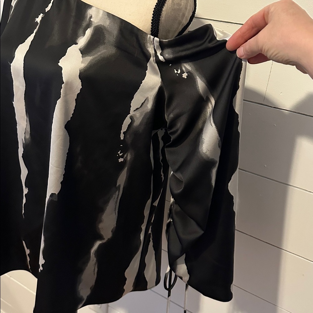 Halston off shoulder blouse - Picture 4 of 11